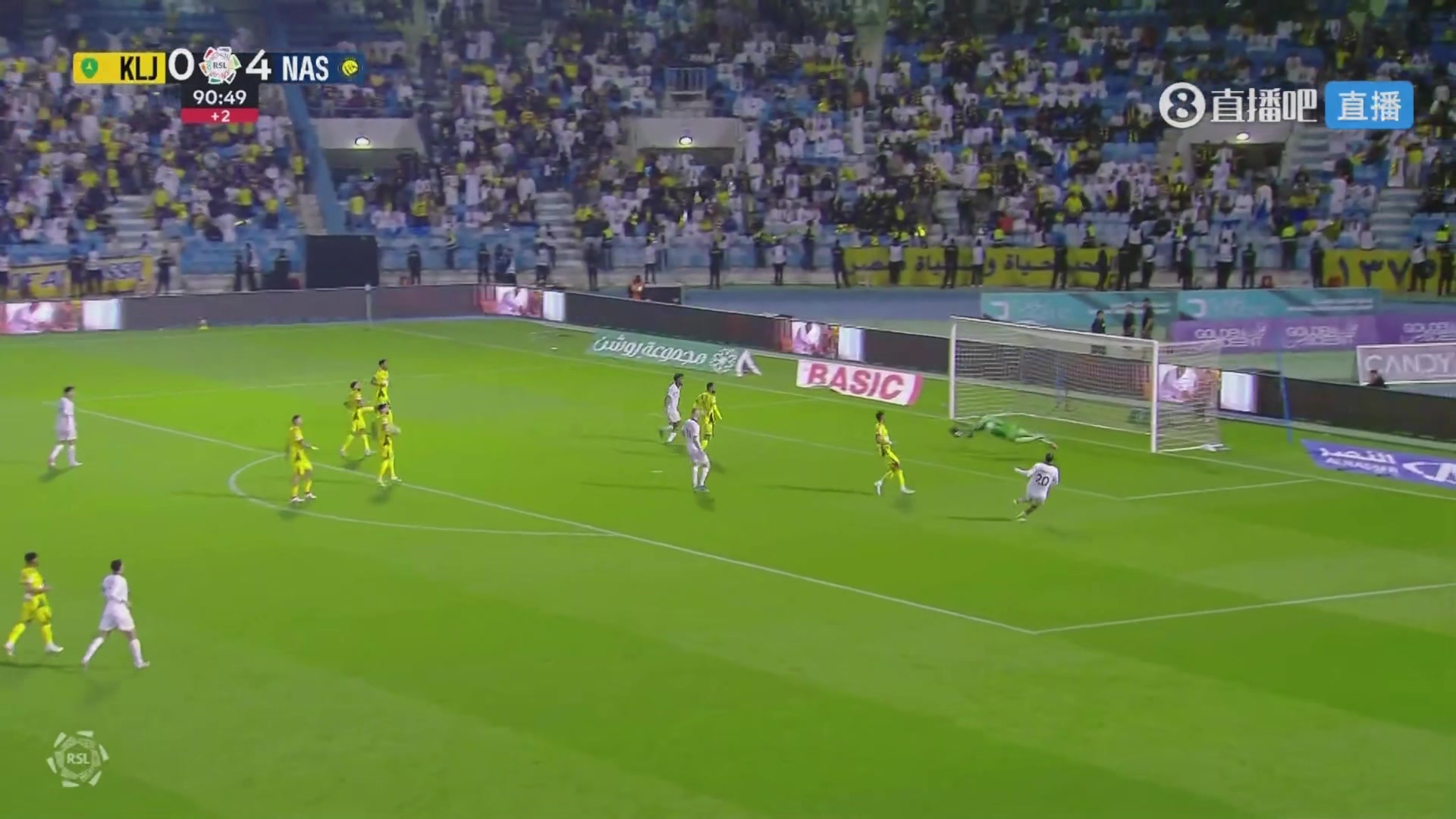 王钰栋助攻米特里策头槌，浙江第24分钟破僵