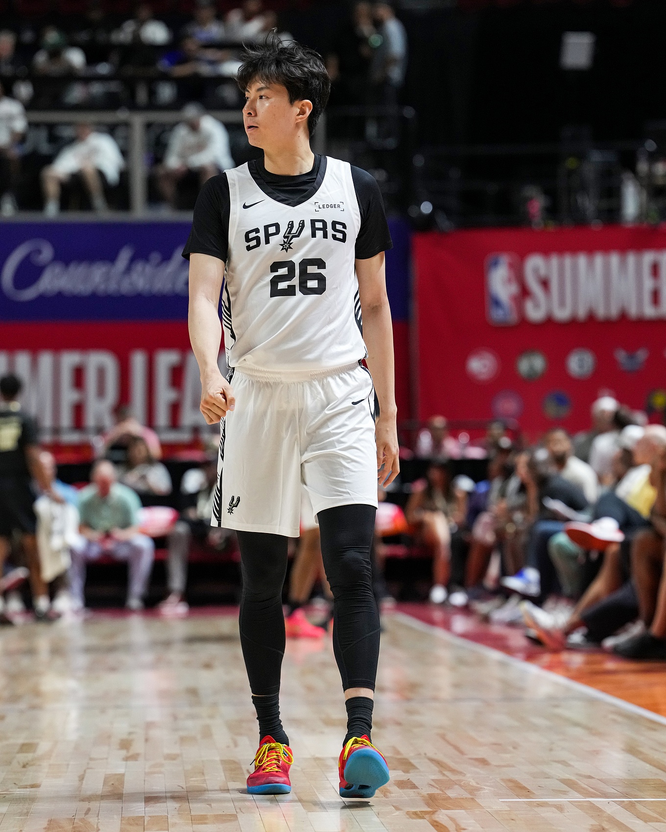 李贤重5中3三分填满数据栏,马刺夏季联赛险胜太阳 李贤重5中3三分填满数据栏,马刺夏季联赛险胜太阳