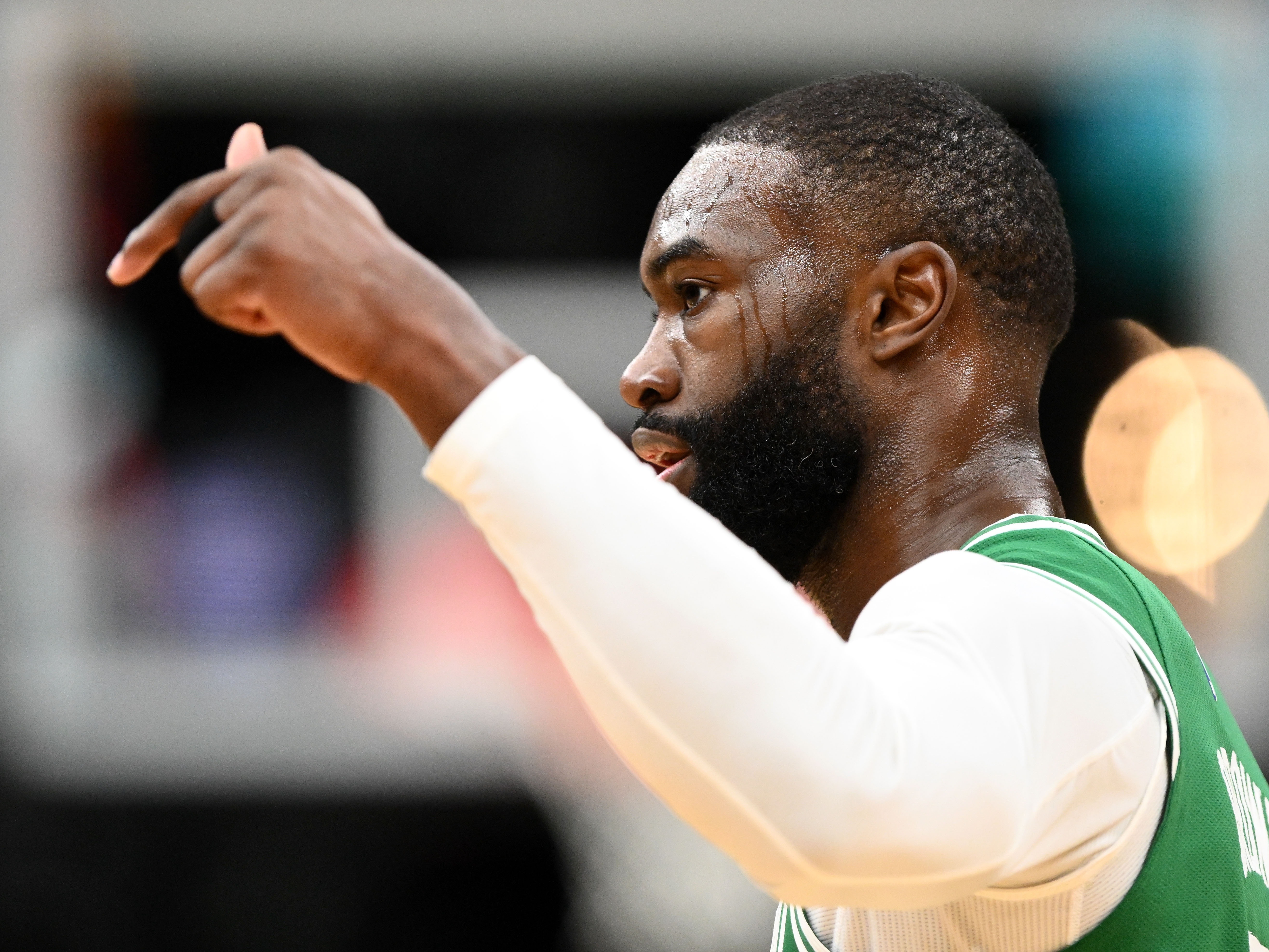 巴克利：盼76人揭幕战客战绿军，布朗回波士顿将成焦点