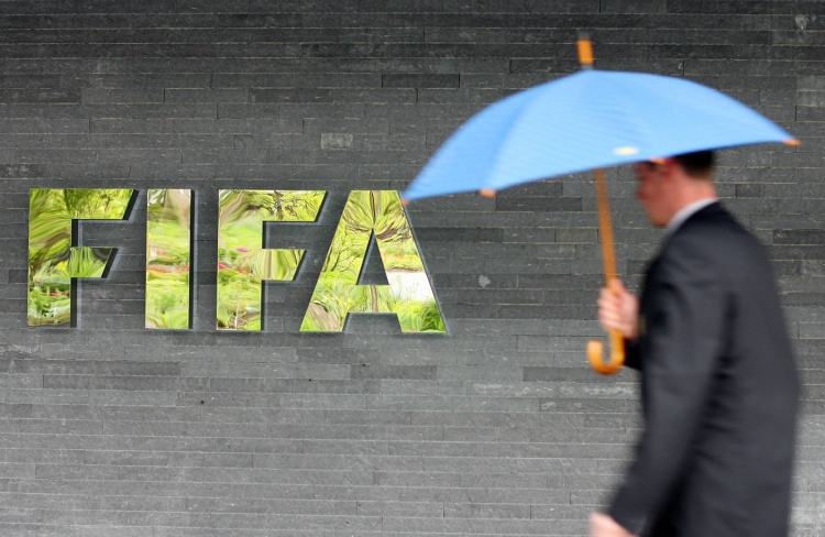 FIFA卖股风波：10月资金到账倒计时，欧足联集结55国狙击因凡蒂诺