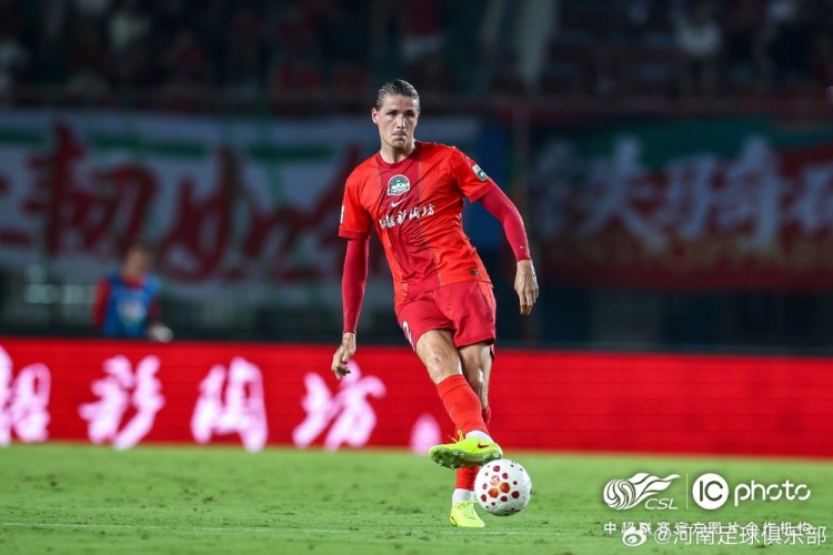 河南俱乐部彩陶坊1-1大连英博海发 古斯塔沃头球破门 河南俱乐部彩陶坊1-1大连英博海发 古斯塔沃头球破门
