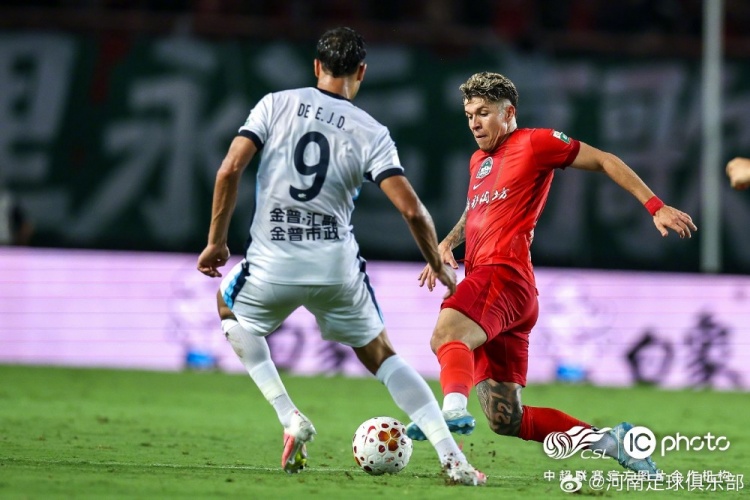 河南俱乐部彩陶坊1-1大连英博海发 古斯塔沃头球破门 河南俱乐部彩陶坊1-1大连英博海发 古斯塔沃头球破门