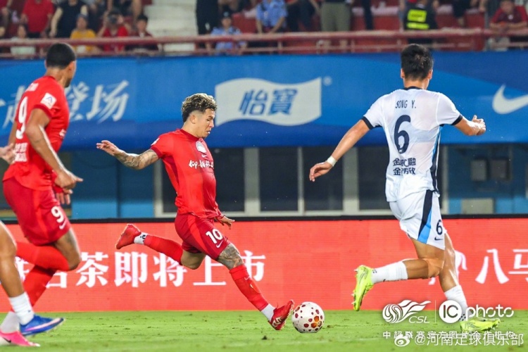 河南俱乐部彩陶坊1-1大连英博海发 古斯塔沃头球破门 河南俱乐部彩陶坊1-1大连英博海发 古斯塔沃头球破门