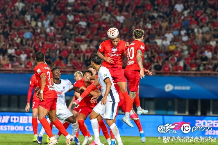 河南俱乐部彩陶坊1-1大连英博海发 古斯塔沃头球破门 河南俱乐部彩陶坊1-1大连英博海发 古斯塔沃头球破门