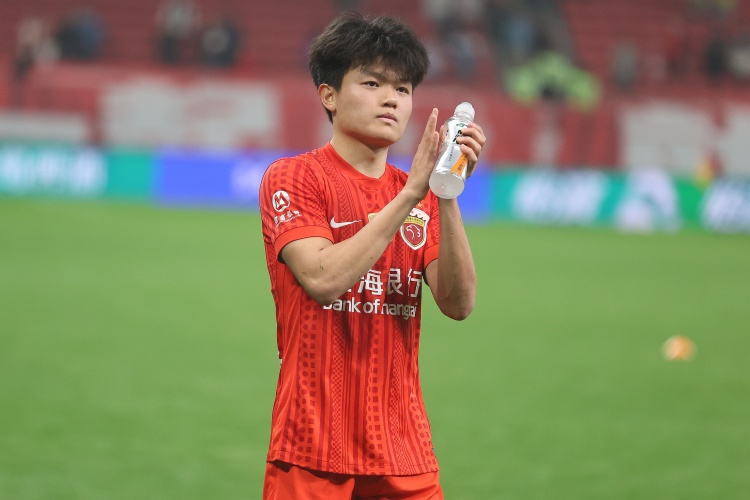 杨希：感觉自己这一年进步很快，我们年轻球员肯定会提高能力