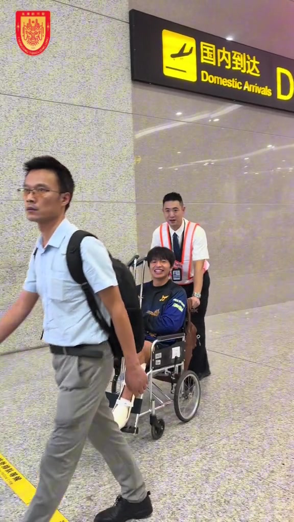 有缘千里来相会！李镇全接受手术返回重庆，在机场偶遇汪士钦